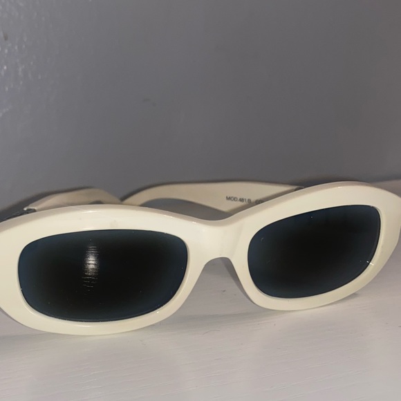 ✨GIANNI VERSACE GLASSES✨ - Picture 8 of 10